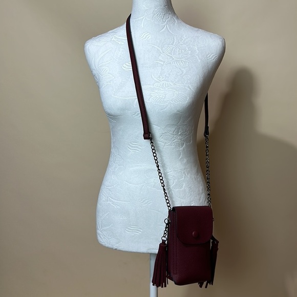 NWOT Mellow World Small Women Ari Cell Phone Carrier Crossbody maroon - Picture 1 of 13